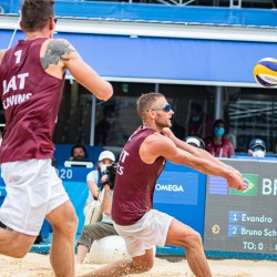 Tokija2020: Pludmales volejbols (LAT-BRA 1/8fināls). Foto: LOK/ Mikus Kļaviņš