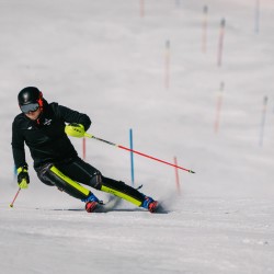 Miks Zvejnieks (kalnu slēpošana). Foto: LOK/ Mikus Kļaviņš