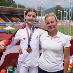 Austra Ošiņa un trenere Anita Klapote. Foto: LOK/ Edijs Pālens/ LETA